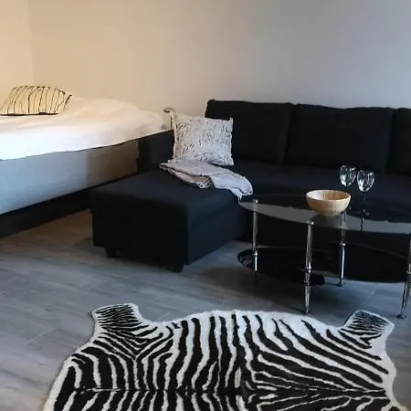 Cosy Near By Airport, 2min From Train!
