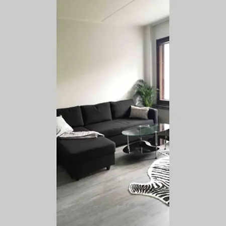 Cosy Near By Airport, 2min From Train! Apartment