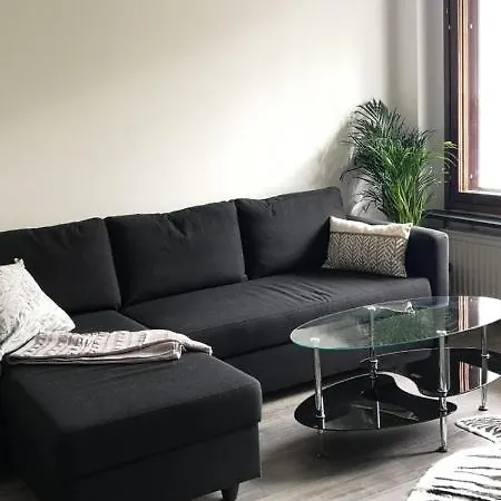 Apartment Cosy Near By Airport, 2min From Train!