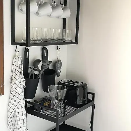 Apartment Cosy Near By Airport, 2min From Train! *